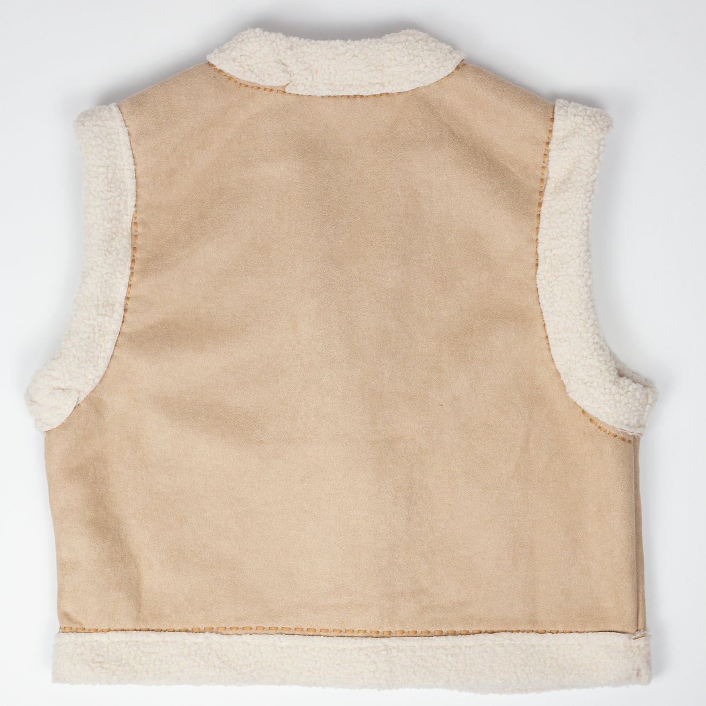 Chaleco borreguito beige con bordado floral