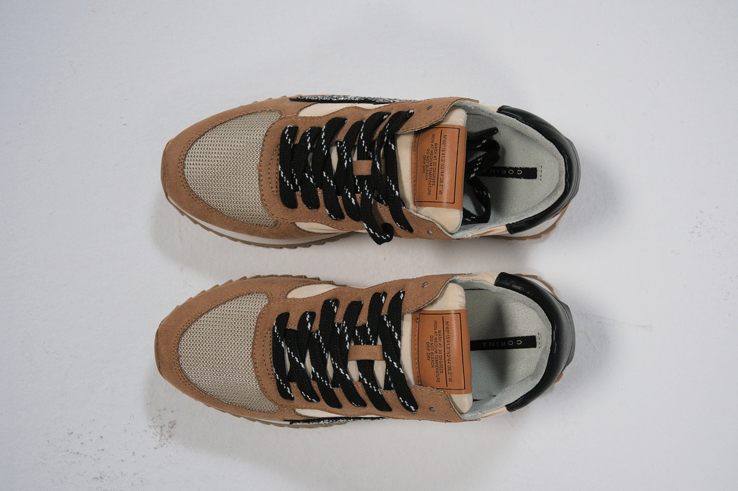 Zapatillas deportivas beige y camel con detalle animal print