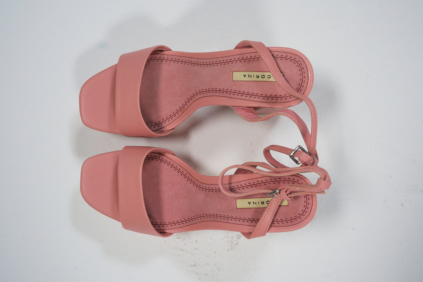 Tacones rosa con plataforma y tacón ancho
