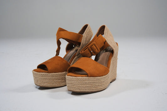Sandalias de cuña en serraje camel con plataforma de yute