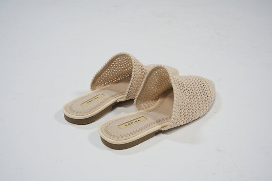 Mules tejidos en color beige de punta fina