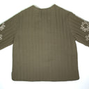 Chaqueta bordada verde oliva con diseño floral