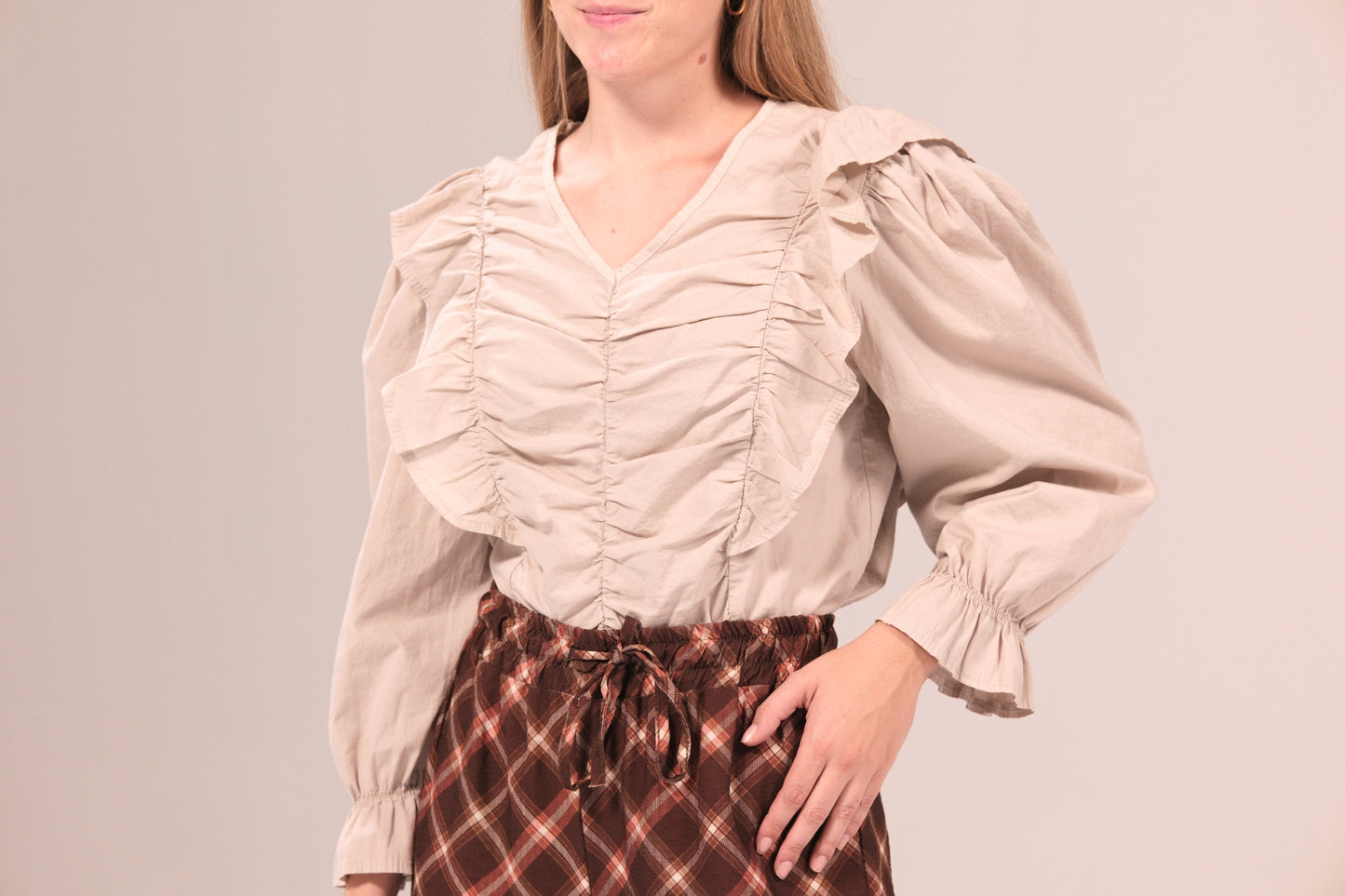 Blusa con volantes y frunces