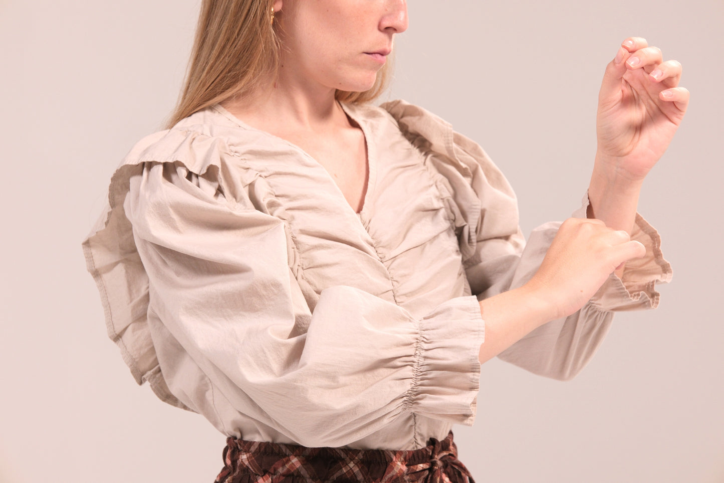 Blusa con volantes y frunces