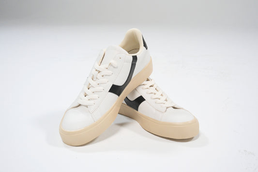 Zapatillas blancas con detalle negro y suela beige