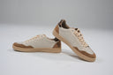 Zapatillas beige con detalles en serraje marrón