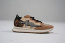 Zapatillas deportivas beige y camel con detalle animal print