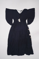 Vestido largo bordado en color negro con flores